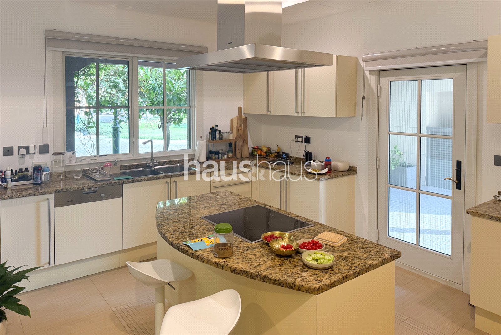 4 bedroom villa to rent - haus & haus