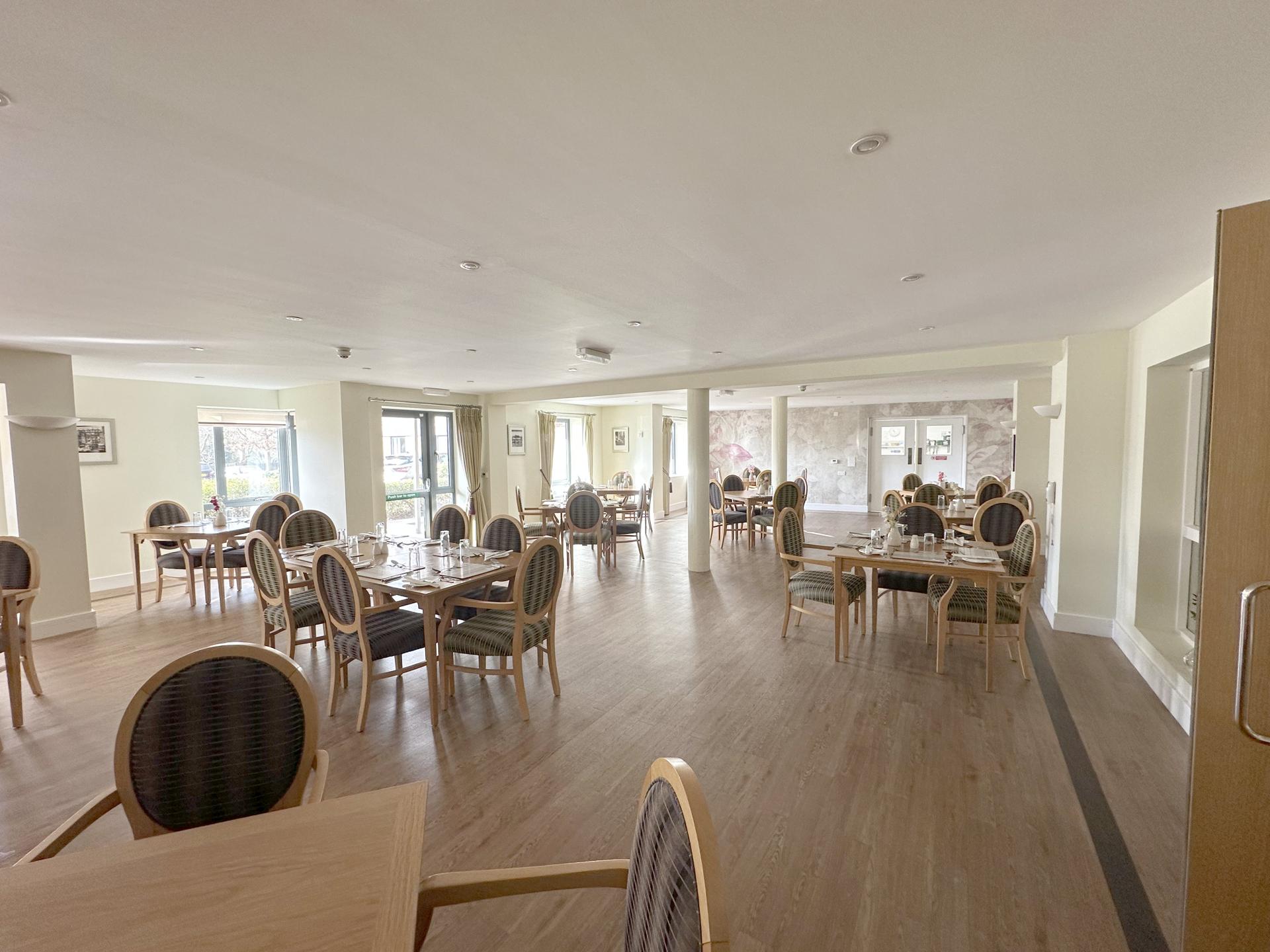 Mandeville Court, Darkes Lane, Potters Bar, Hertfordshire, EN6 1BZ