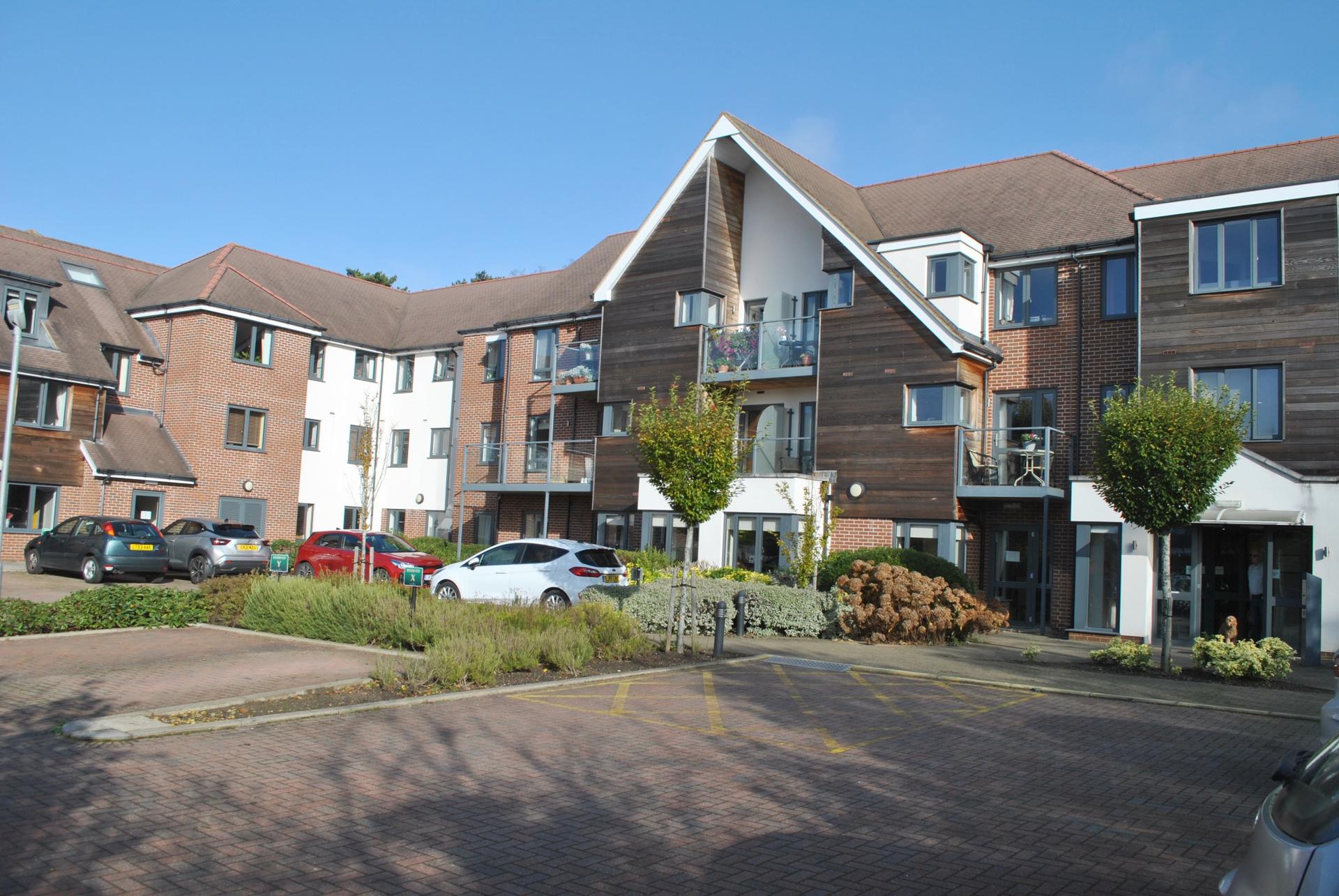 Mandeville Court, Darkes Lane, Potters Bar, Hertfordshire, EN6 1BZ