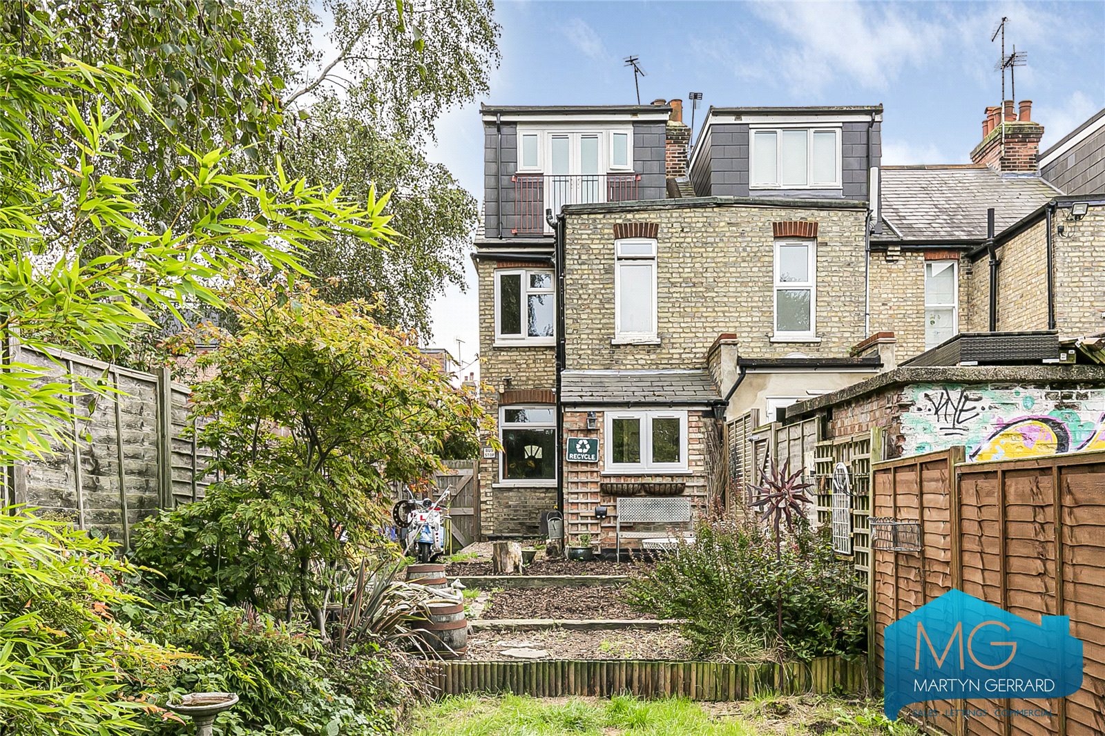 3 bedroom End of Terrace House for sale - Martyn Gerrard