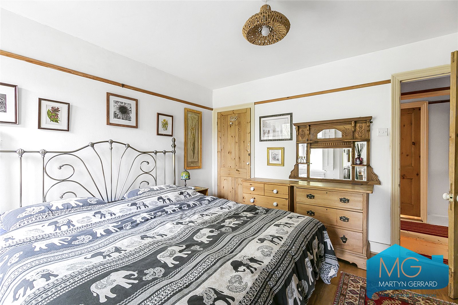 3 bedroom End of Terrace House for sale - Martyn Gerrard