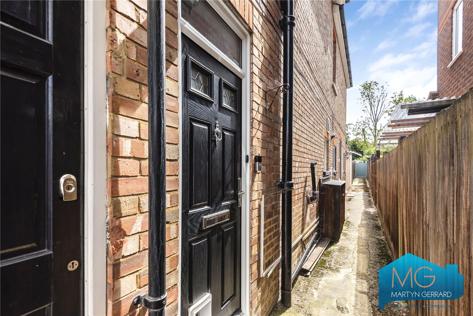 2 bedroom Apartment for sale - Martyn Gerrard