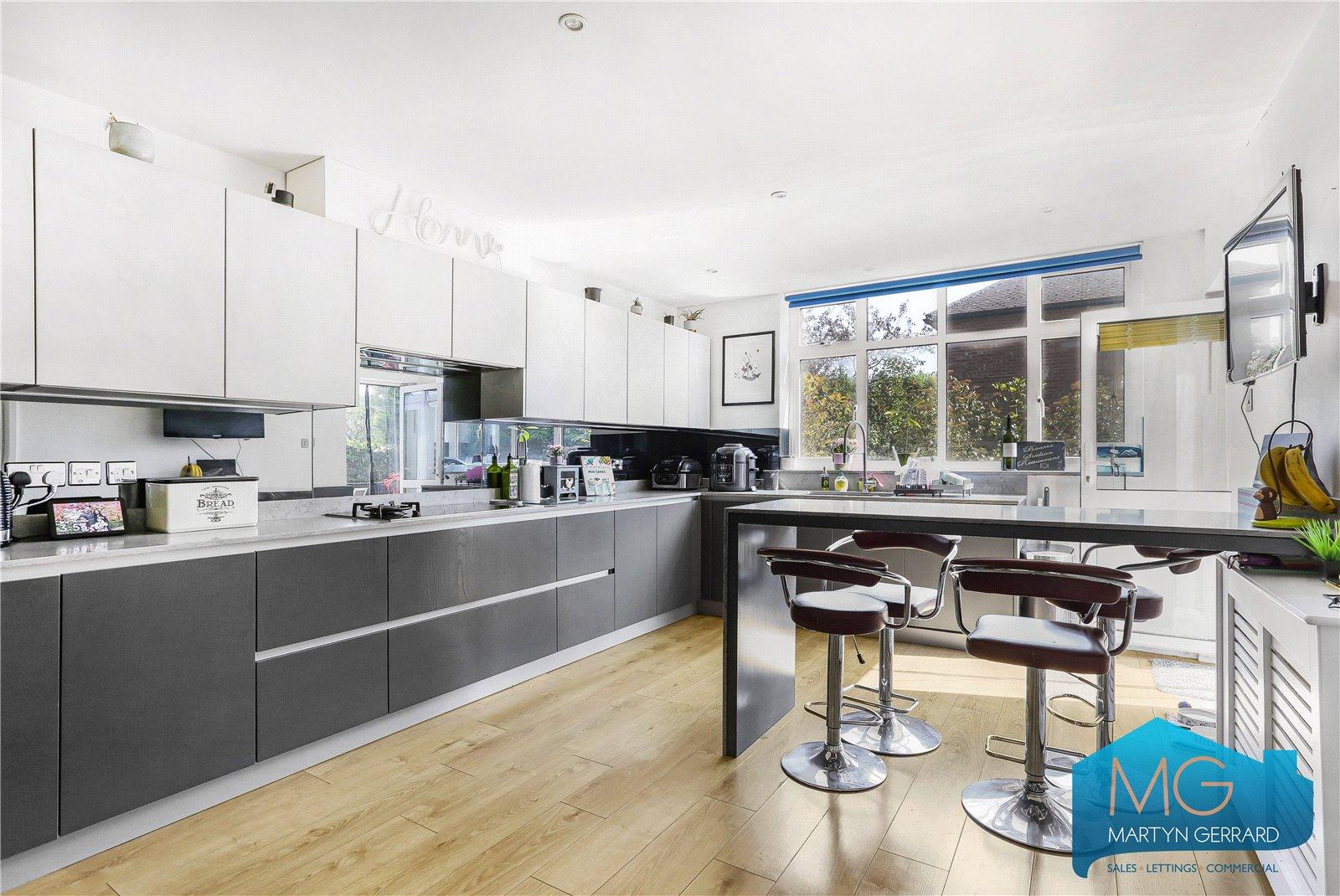 5 bedroom Detached House for sale + ' - Martyn Gerrard