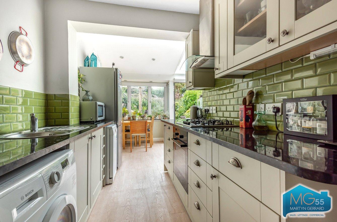 4 bedroom Semi-Detached House to rent - Martyn Gerrard