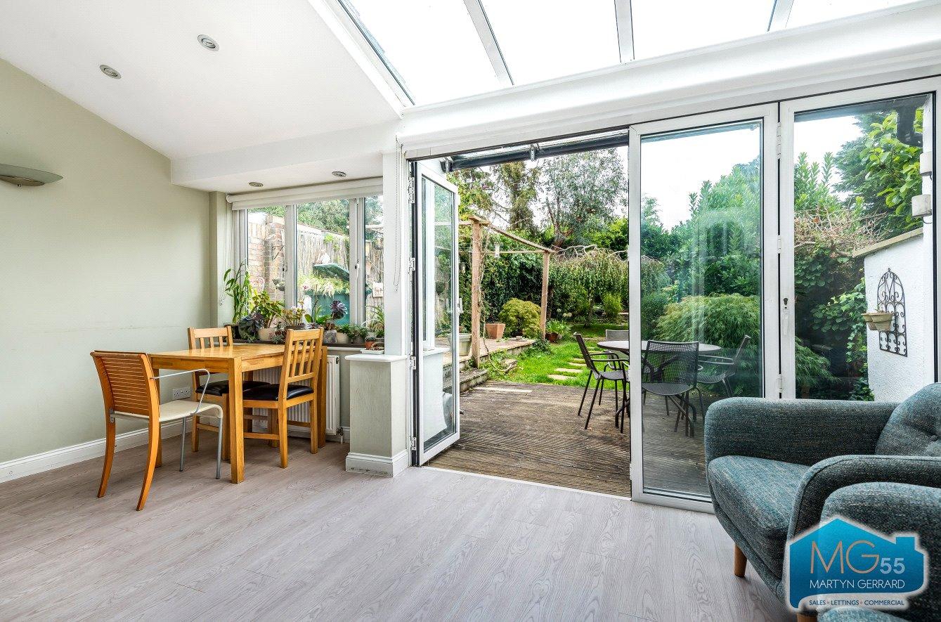 4 bedroom Semi-Detached House to rent - Martyn Gerrard