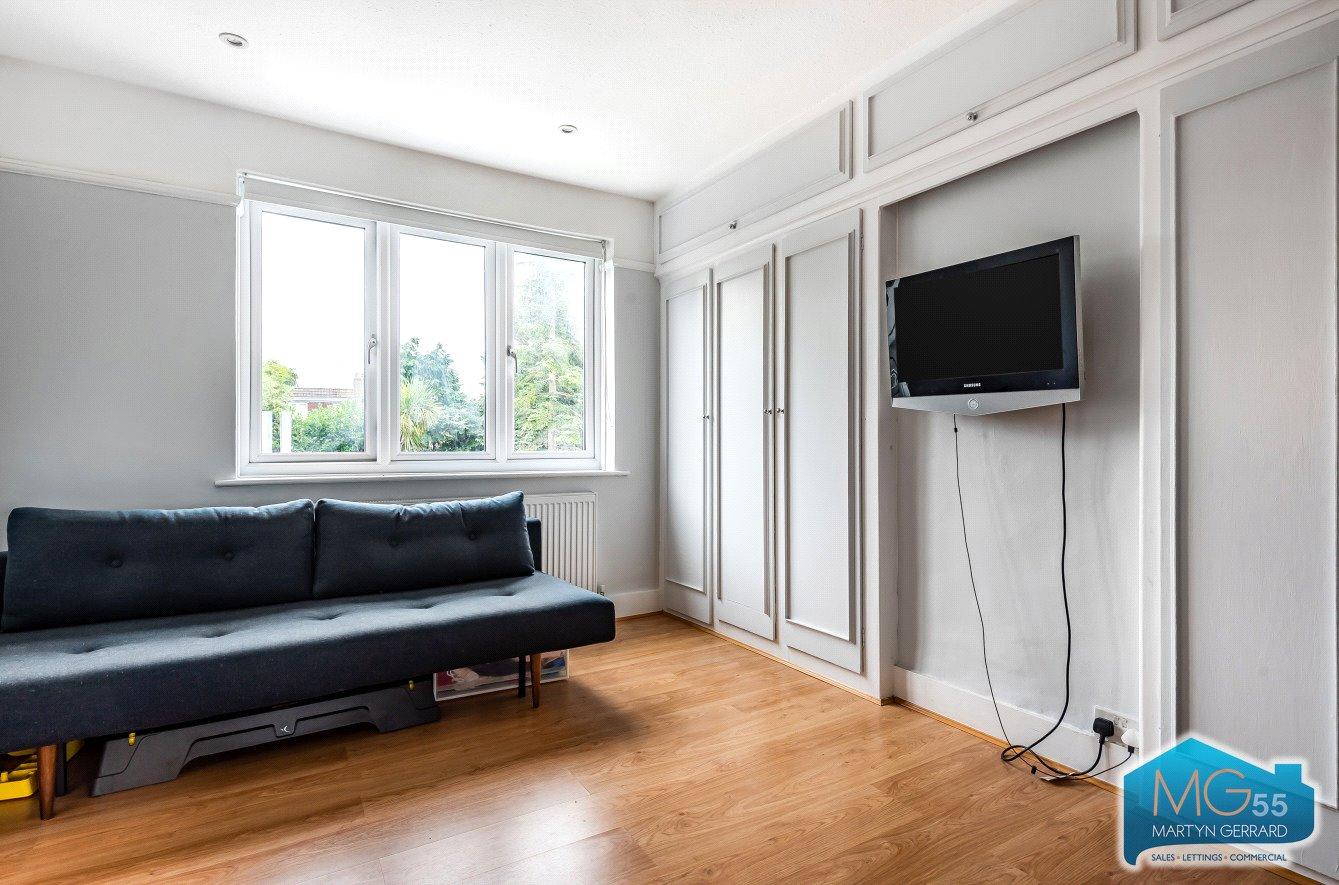 4 bedroom Semi-Detached House to rent - Martyn Gerrard