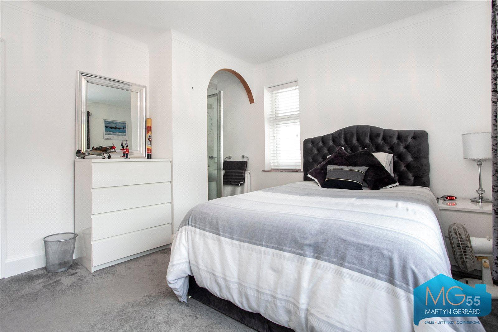 4 bedroom Detached House to rent - Martyn Gerrard