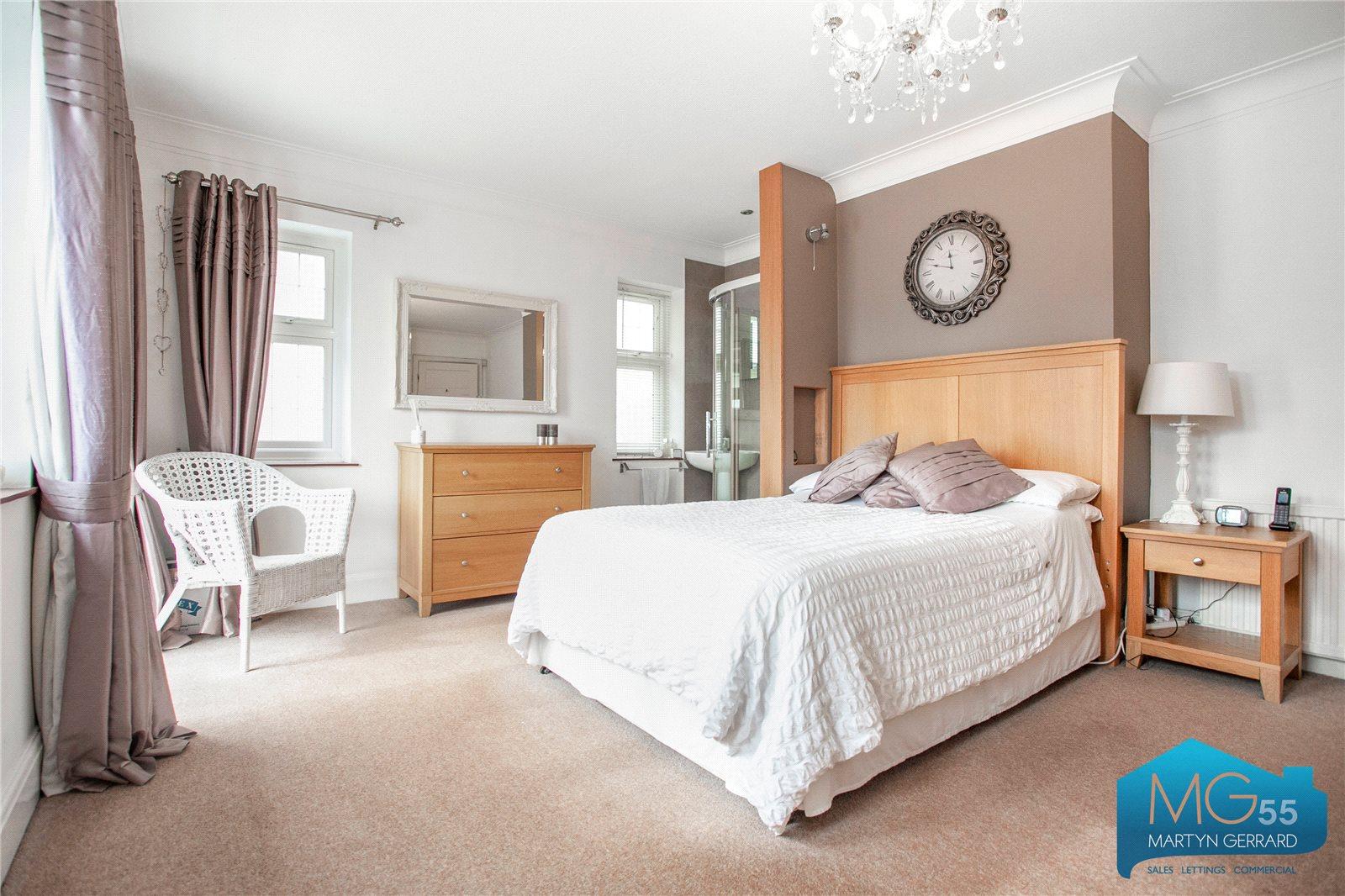 4 bedroom Detached House to rent - Martyn Gerrard