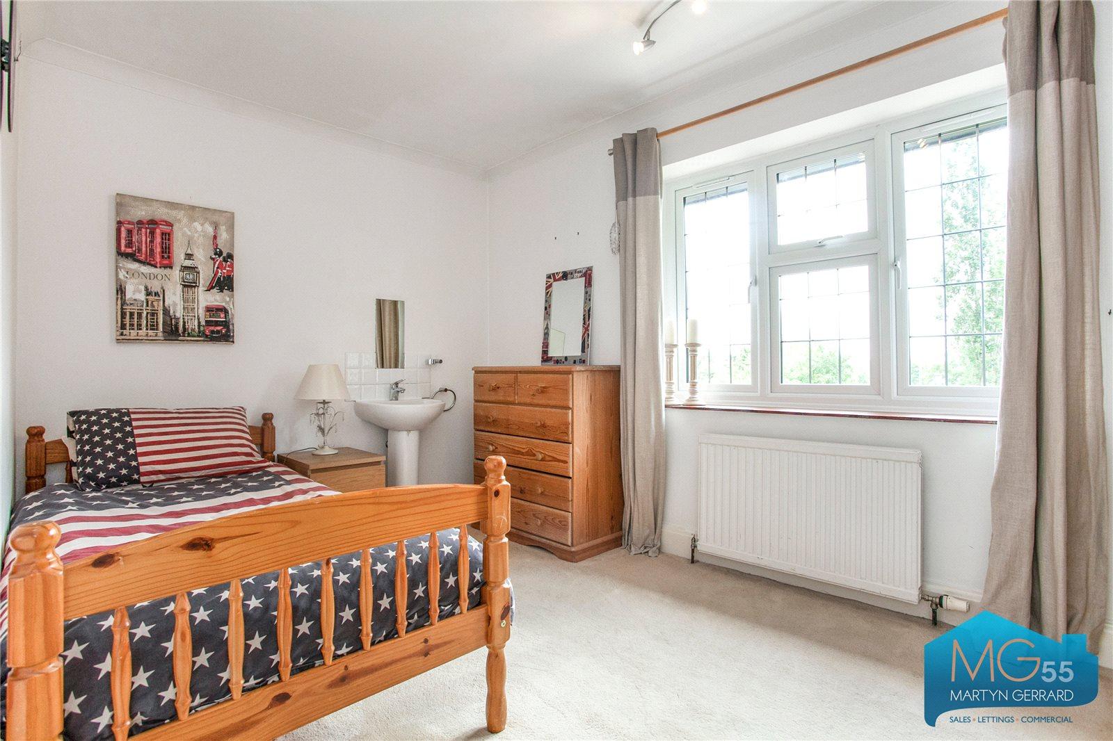 4 bedroom Detached House to rent - Martyn Gerrard