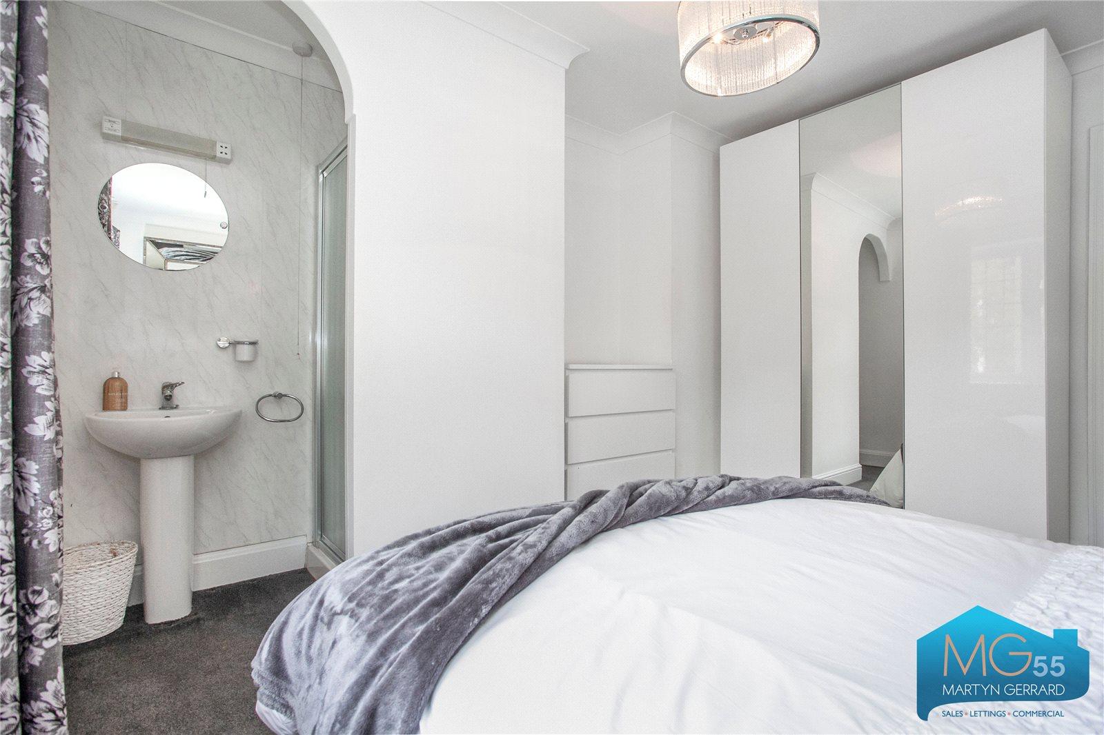 4 bedroom Detached House to rent - Martyn Gerrard