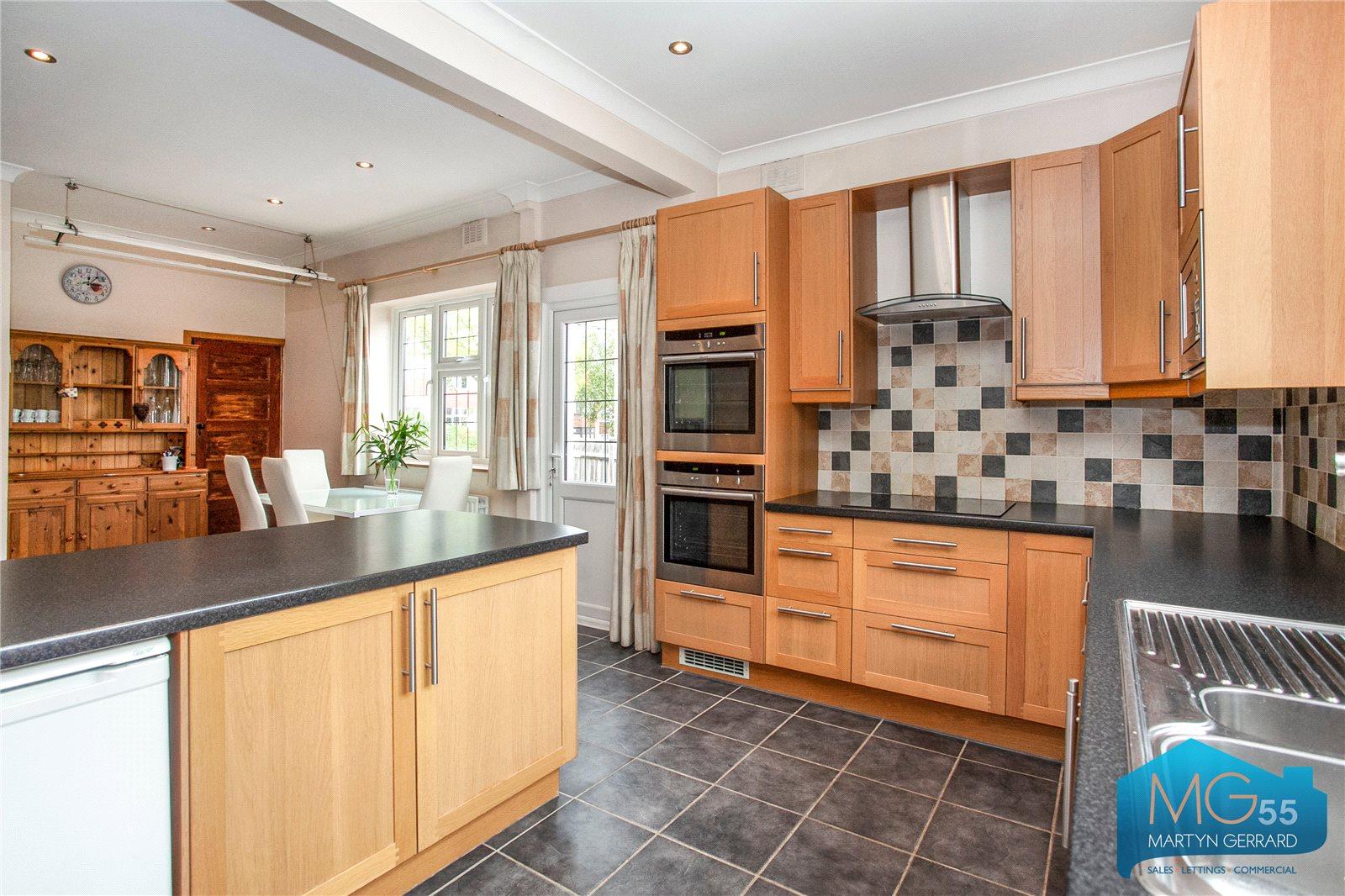 4 bedroom Detached House to rent - Martyn Gerrard