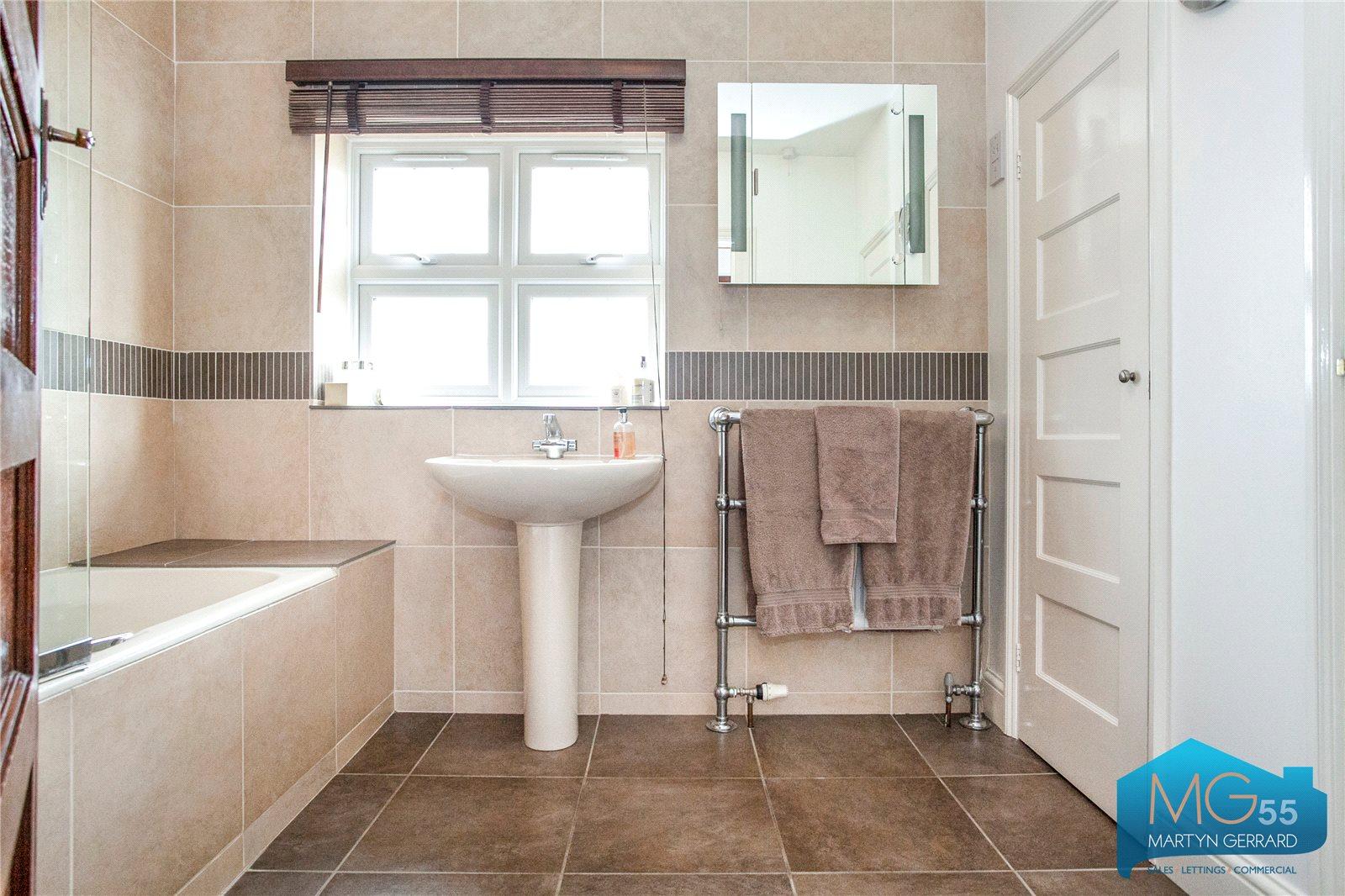 4 bedroom Detached House to rent - Martyn Gerrard