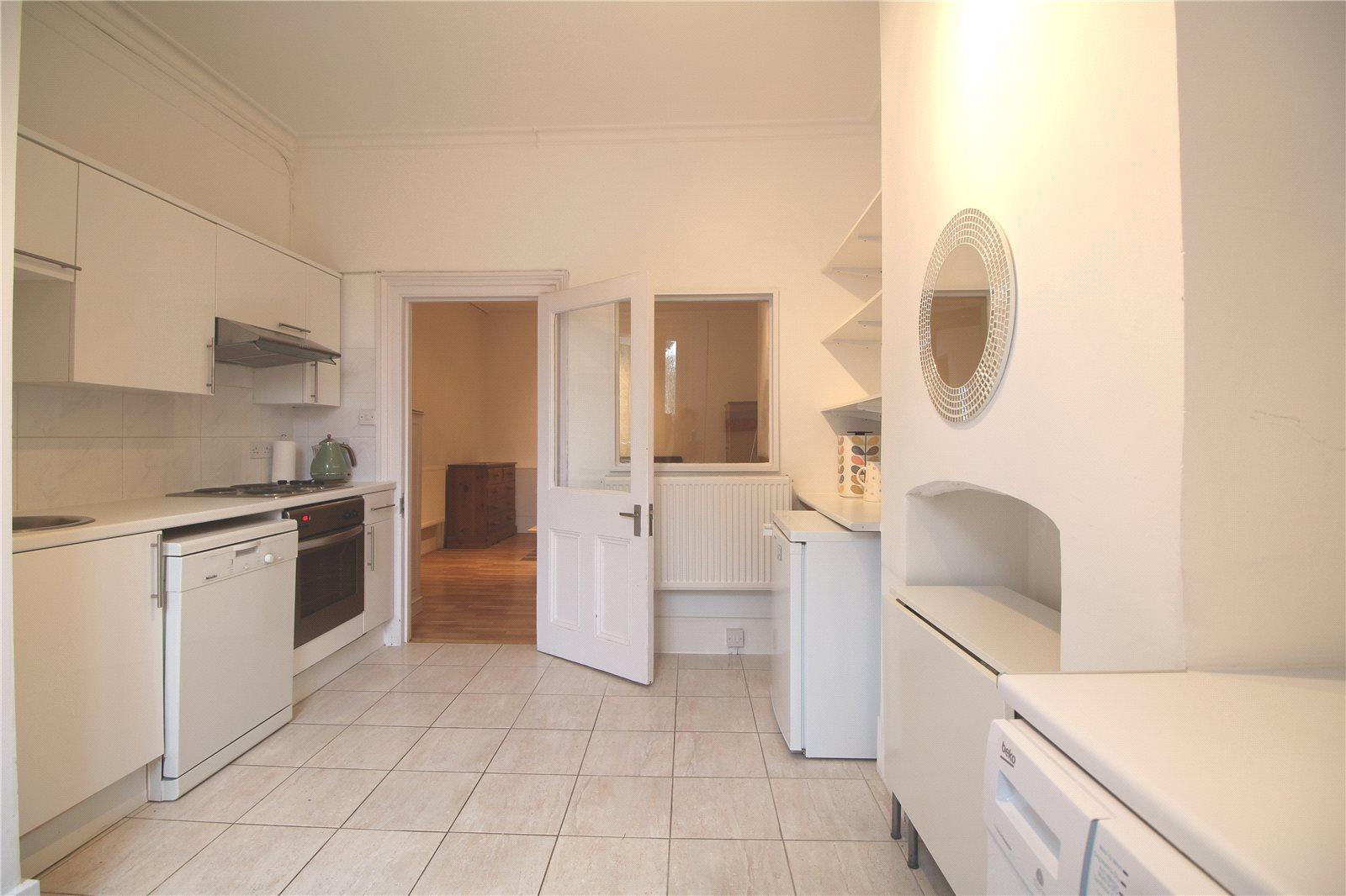 Ground Floor Flat to rent - Martyn Gerrard