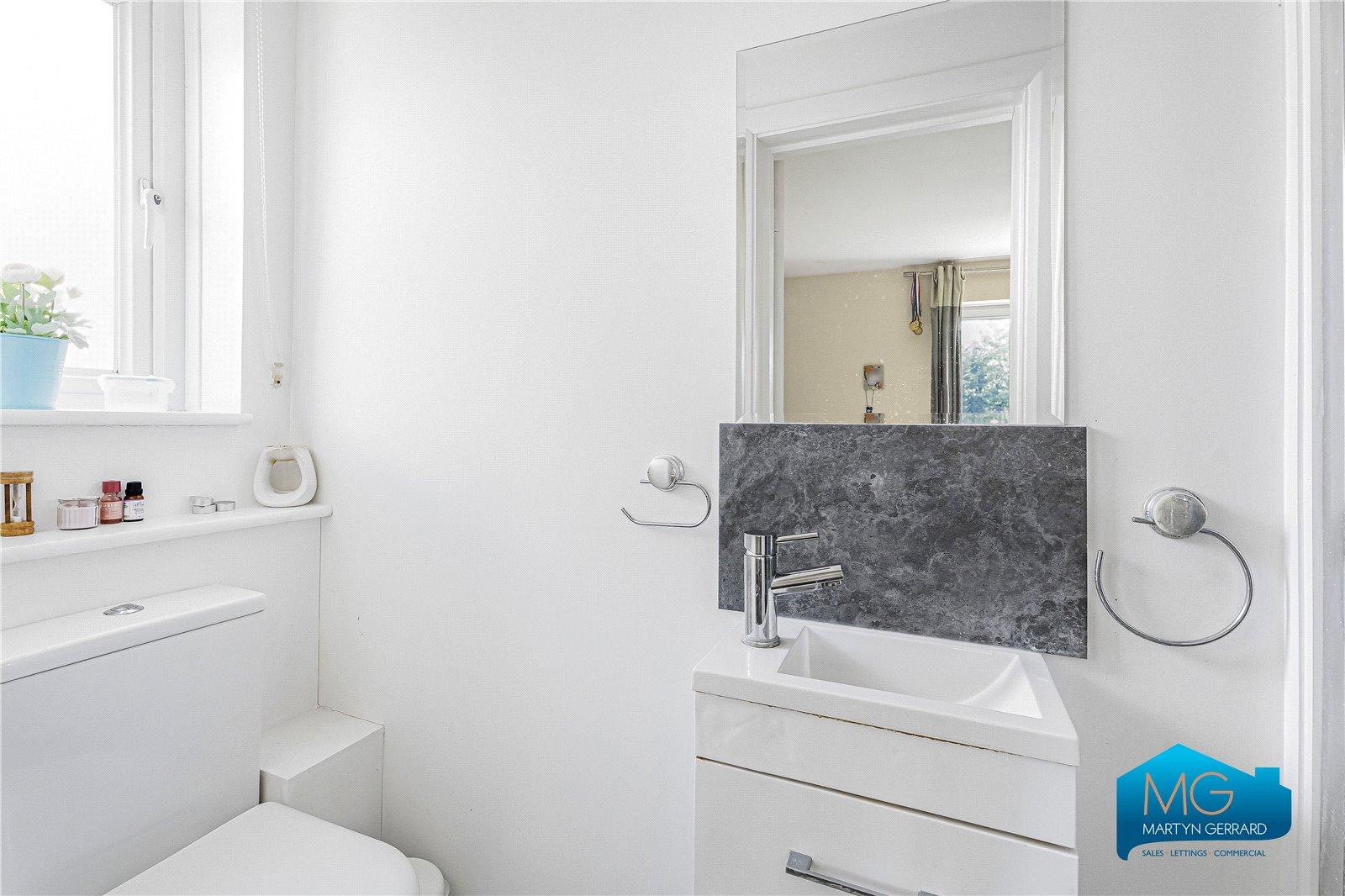 2 bedroom Apartment to rent - Martyn Gerrard