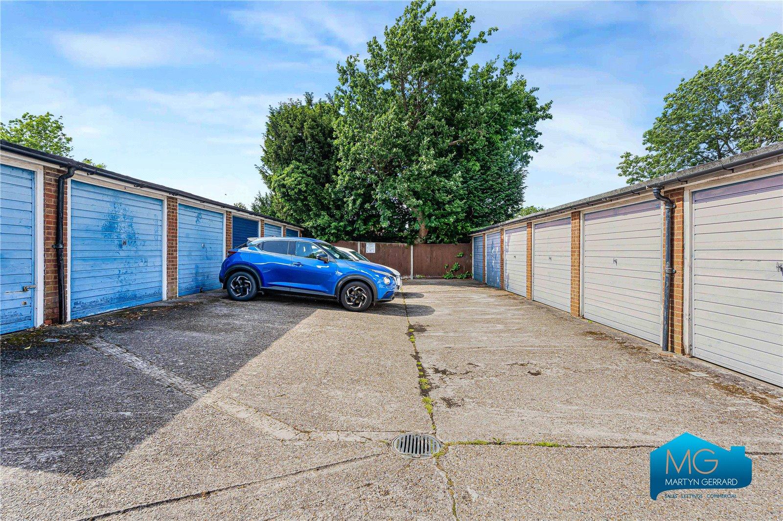 2 bedroom Apartment to rent - Martyn Gerrard