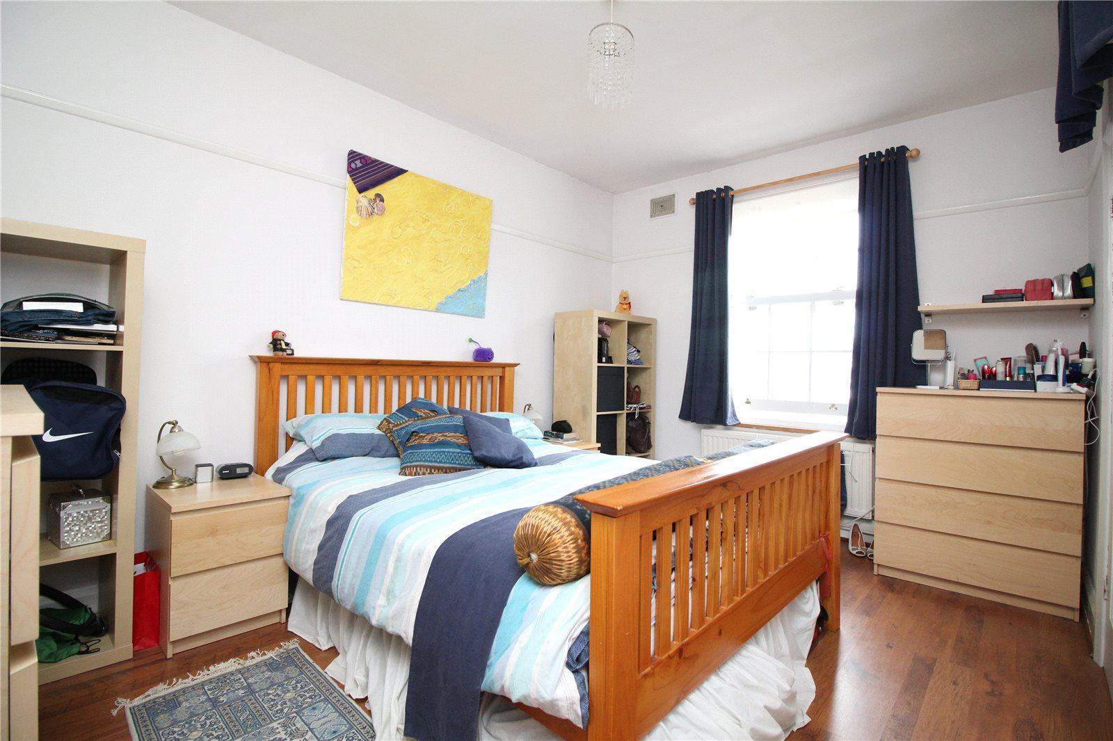 2 bedroom Apartment to rent + ' - Martyn Gerrard