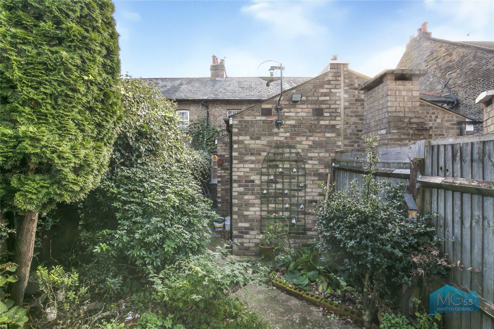 2 bedroom Terraced House to rent - Martyn Gerrard