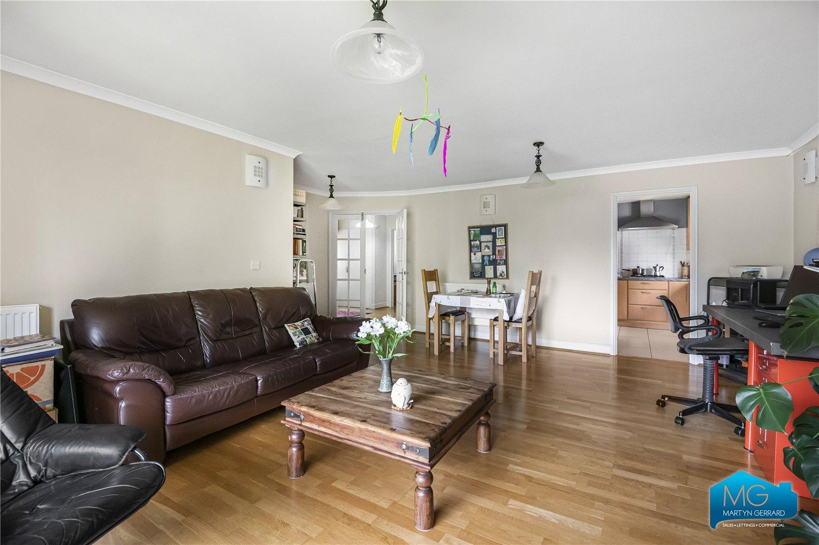 2 bedroom Apartment to rent - Martyn Gerrard