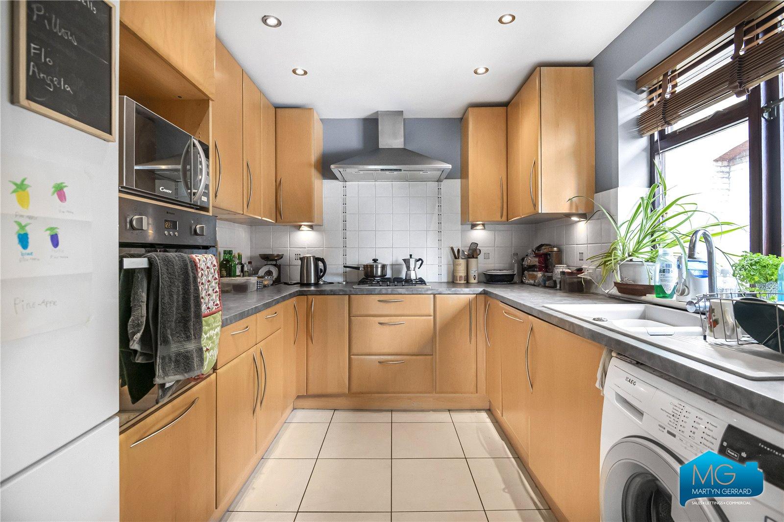 2 bedroom Apartment to rent - Martyn Gerrard