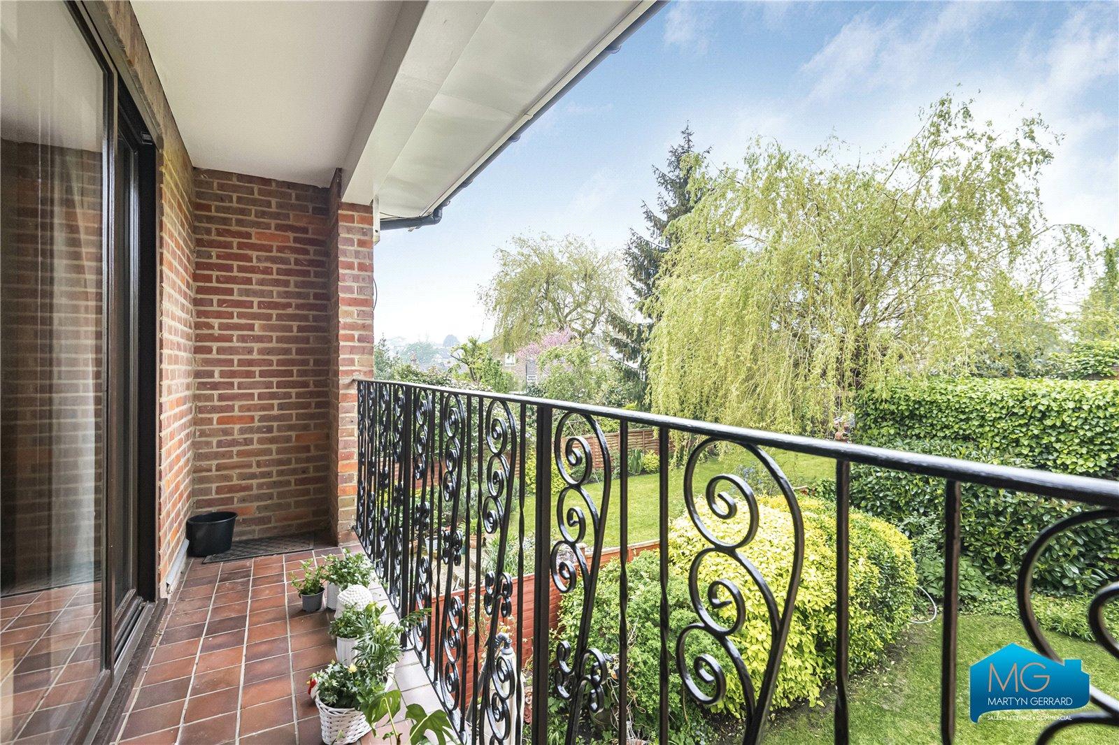2 bedroom Apartment to rent - Martyn Gerrard