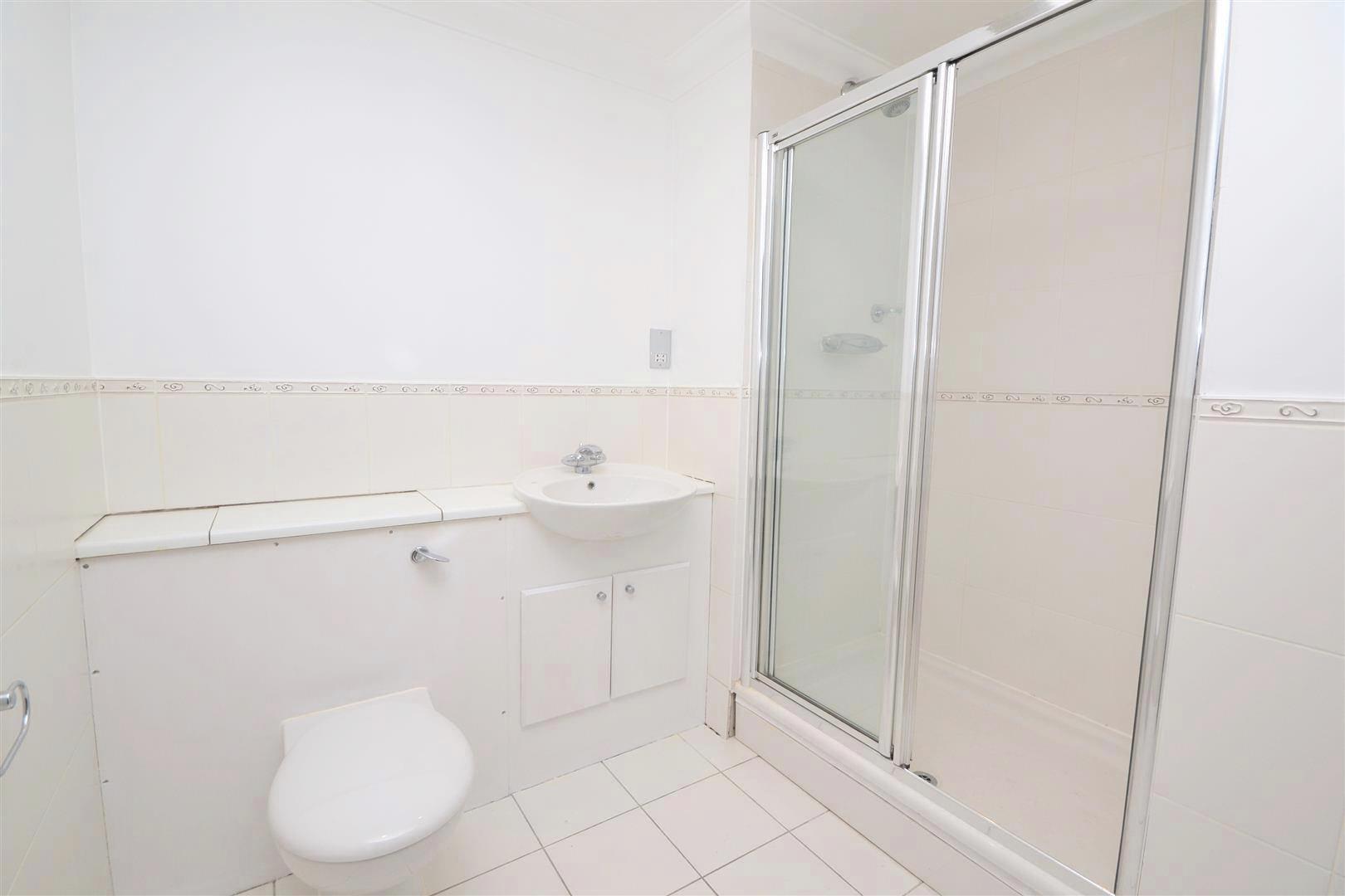 2 bedroom Apartment to rent - Martyn Gerrard