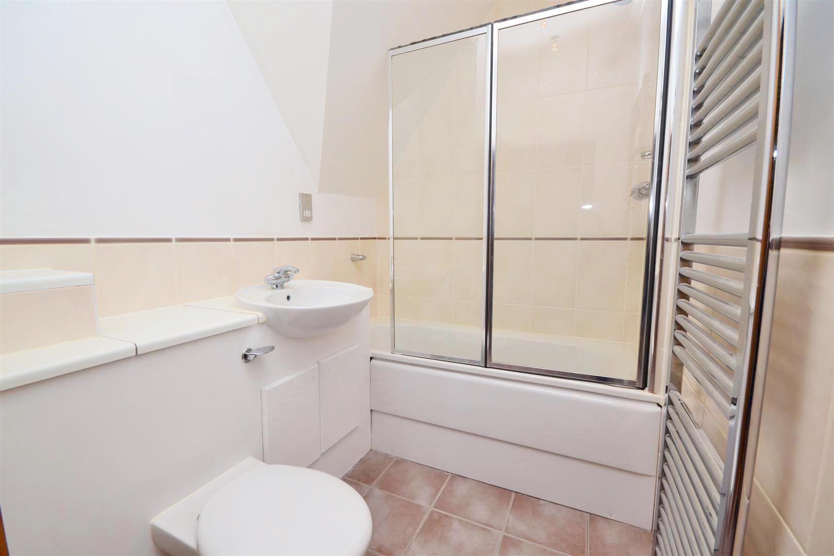 2 bedroom Apartment to rent - Martyn Gerrard