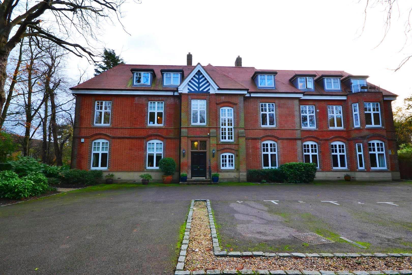 2 bedroom Apartment to rent - Martyn Gerrard