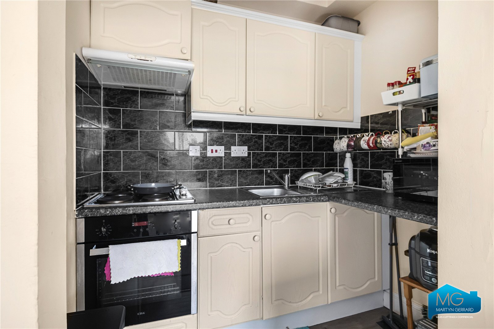 Apartment to rent - Martyn Gerrard