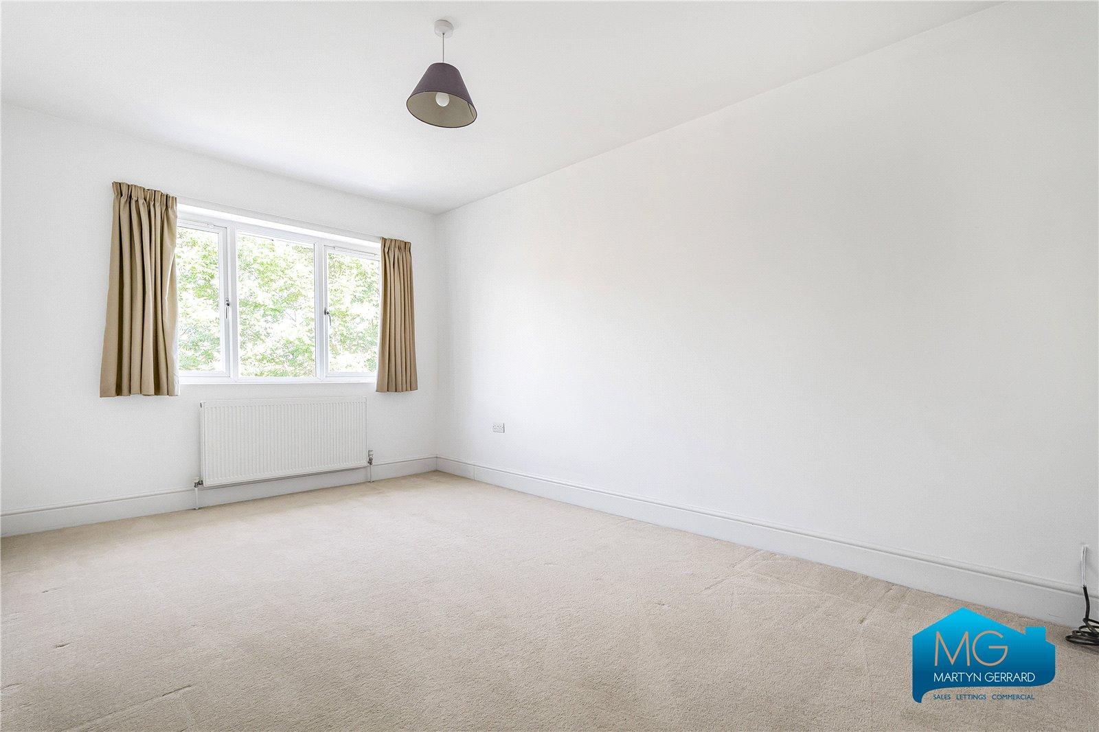 5 bedroom Detached House to rent - Martyn Gerrard