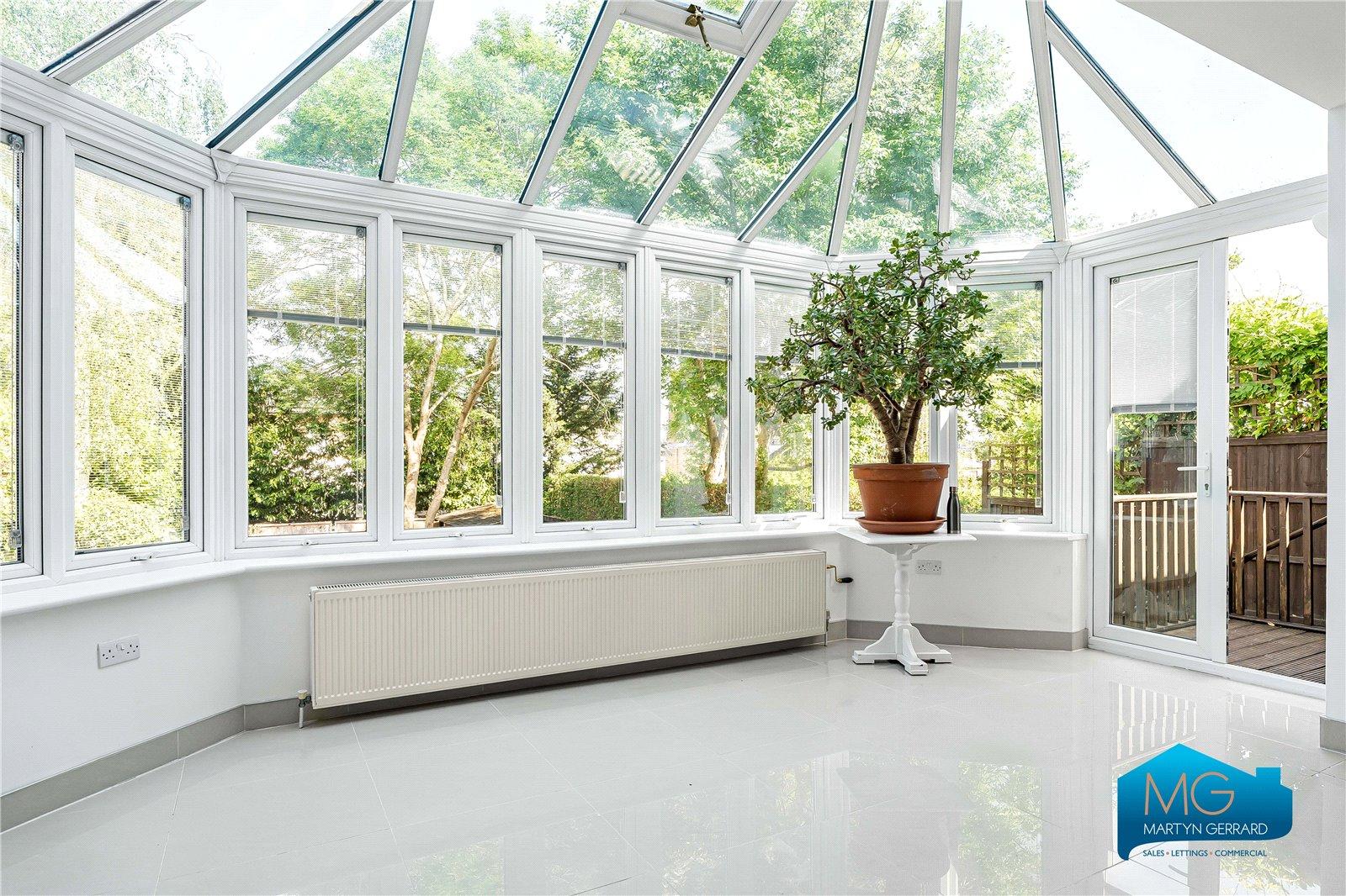 5 bedroom Detached House to rent - Martyn Gerrard