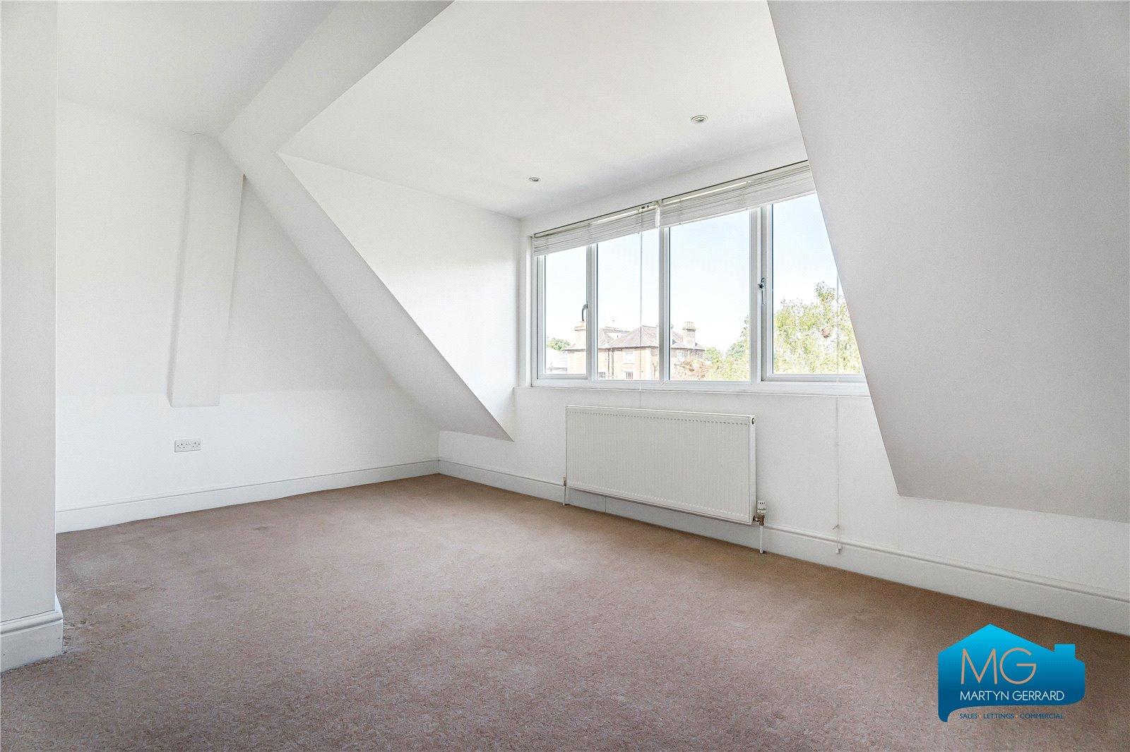 5 bedroom Detached House to rent - Martyn Gerrard