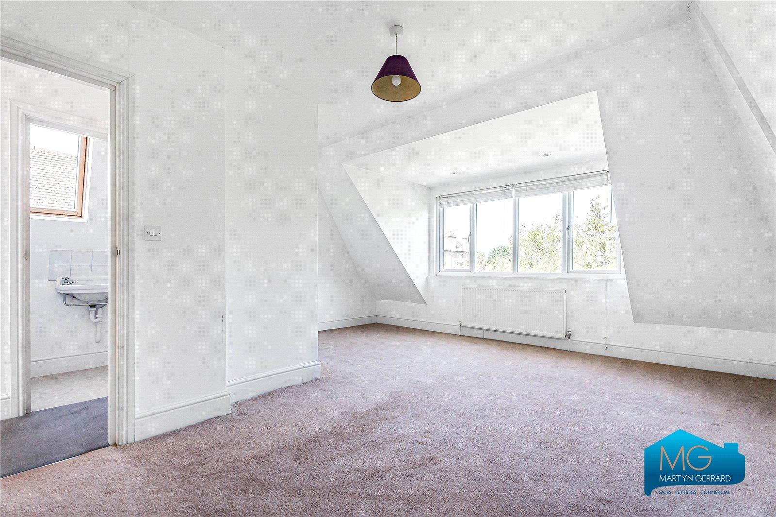 5 bedroom Detached House to rent - Martyn Gerrard