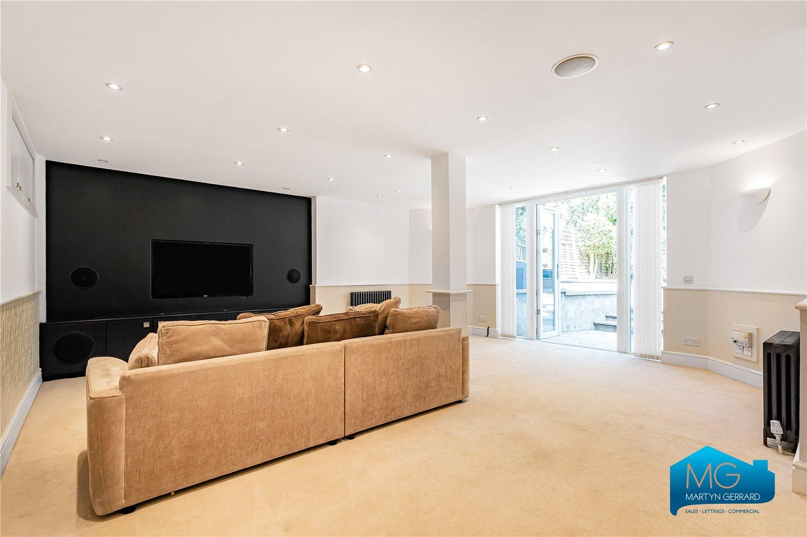 5 bedroom Detached House to rent - Martyn Gerrard