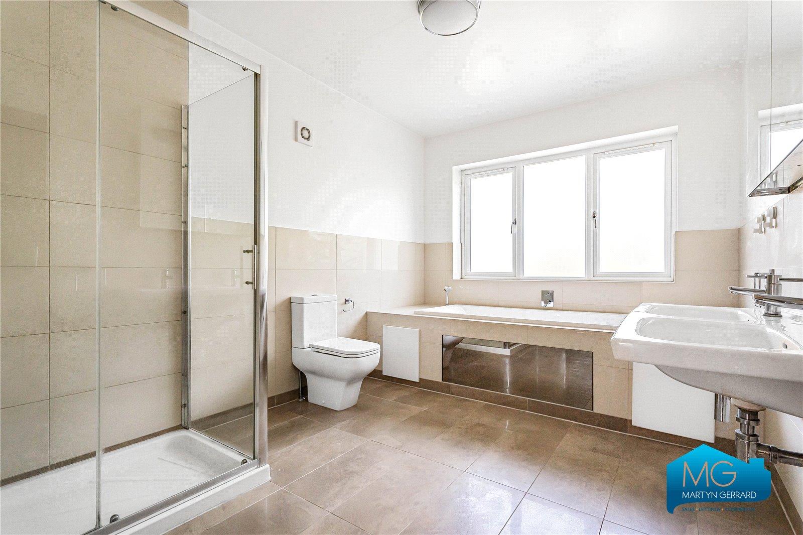 5 bedroom Detached House to rent - Martyn Gerrard