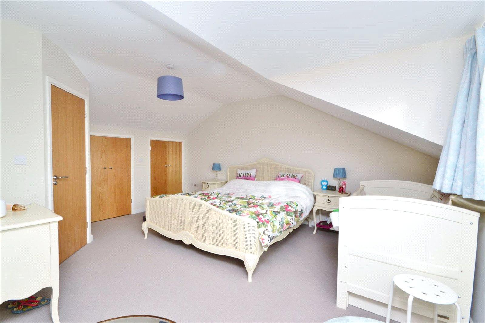 4 bedroom Semi-Detached House to rent - Martyn Gerrard