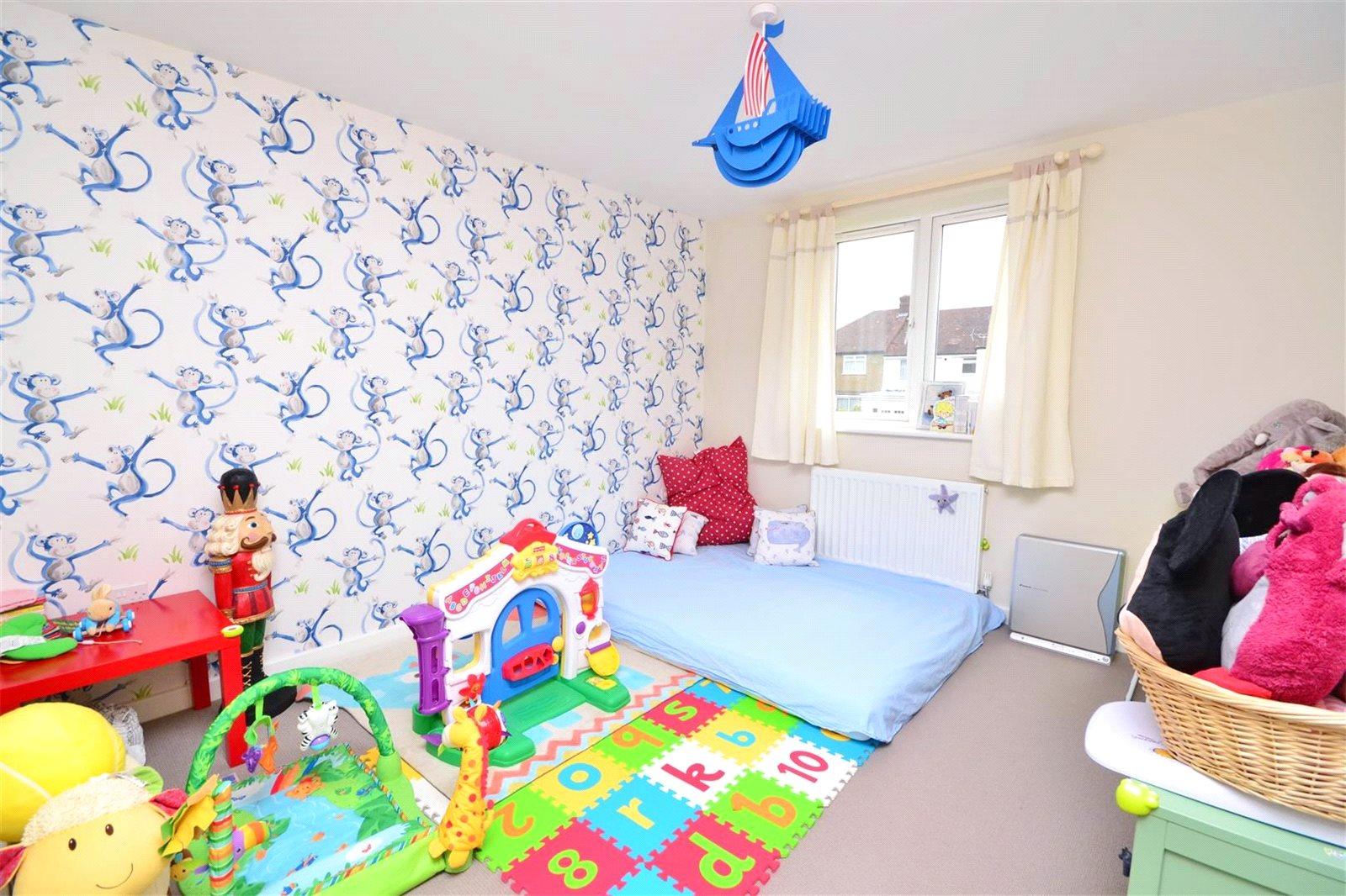 4 bedroom Semi-Detached House to rent - Martyn Gerrard
