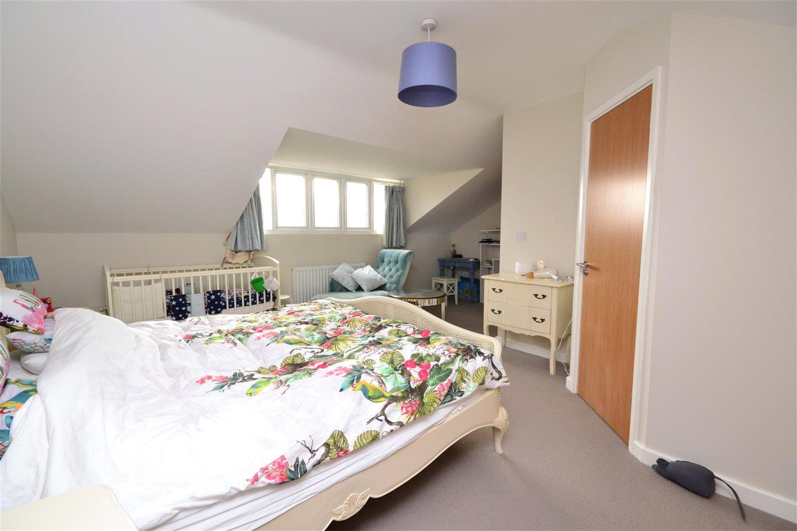 4 bedroom Semi-Detached House to rent - Martyn Gerrard