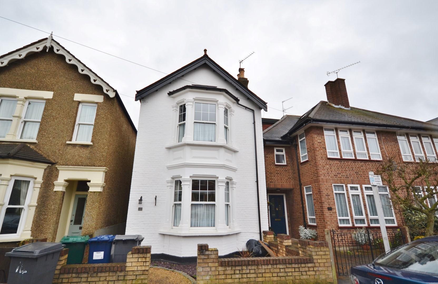 3 bedroom Detached House to rent - Martyn Gerrard