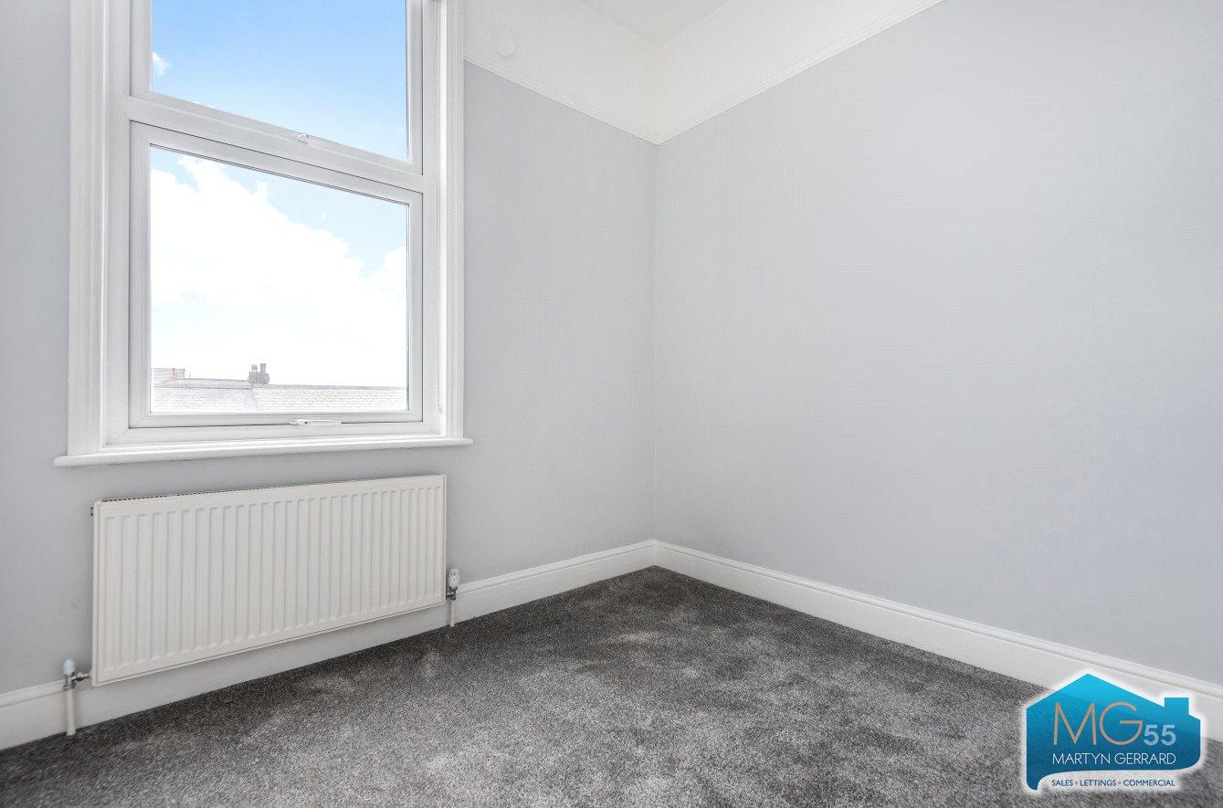 2 bedroom Apartment to rent - Martyn Gerrard