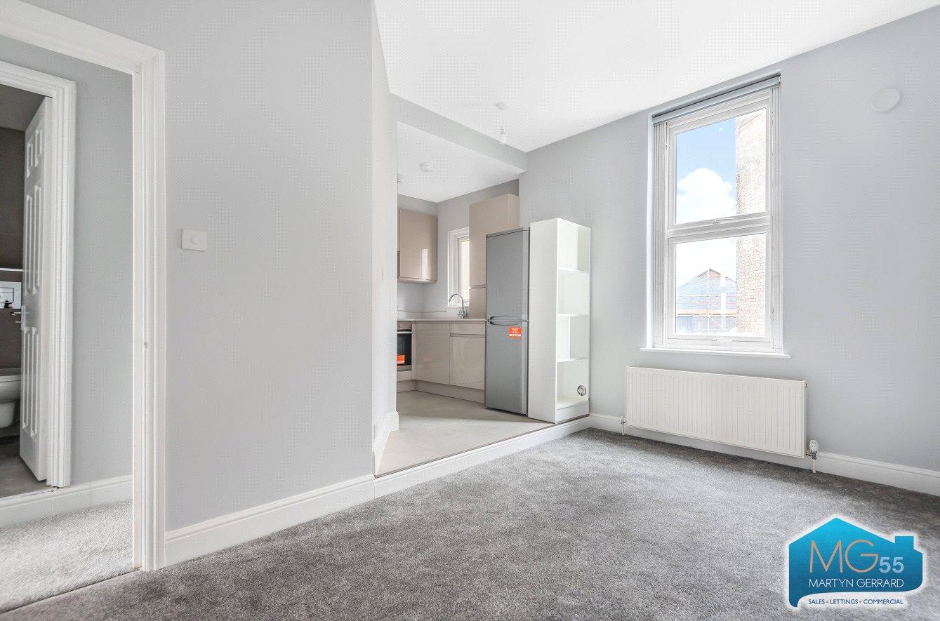 2 bedroom Apartment to rent - Martyn Gerrard