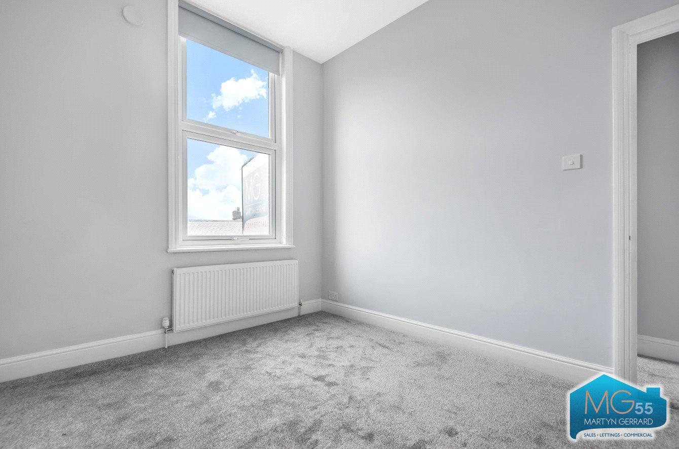 2 bedroom Apartment to rent - Martyn Gerrard
