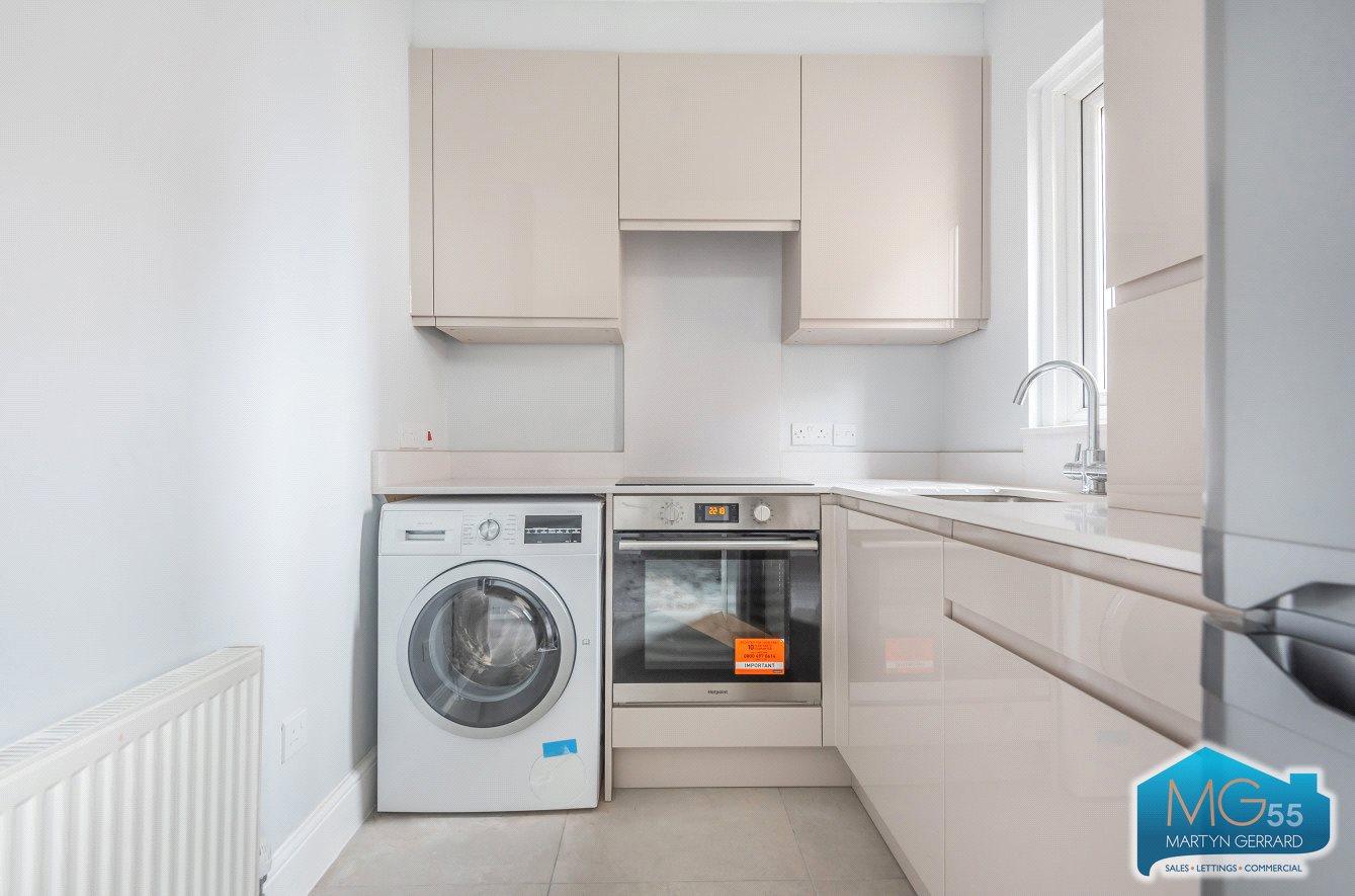 2 bedroom Apartment to rent - Martyn Gerrard