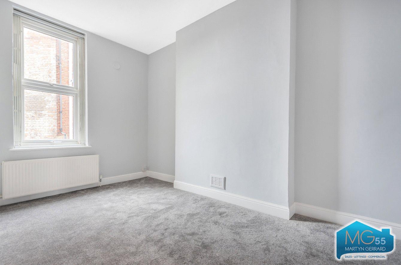 2 bedroom Apartment to rent - Martyn Gerrard