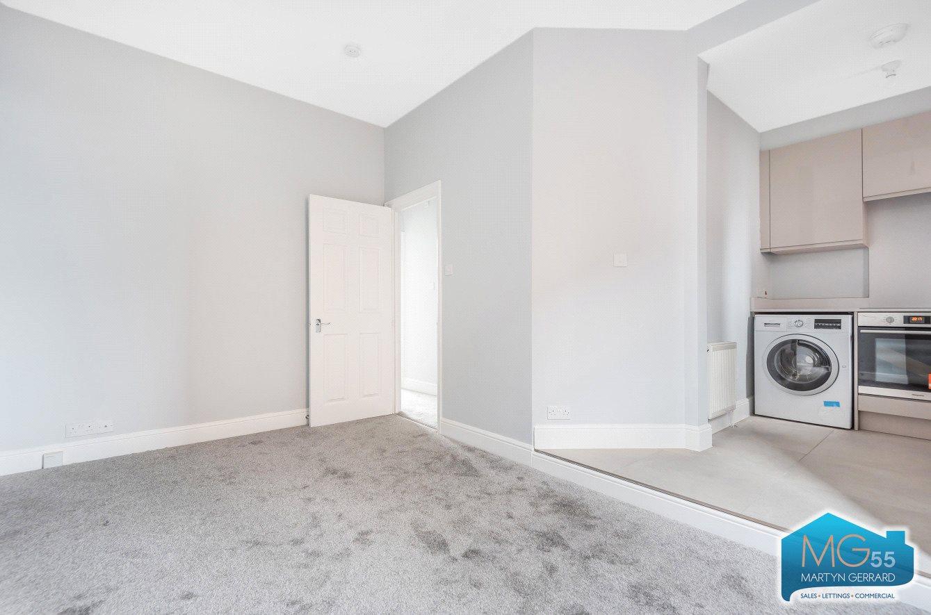 2 bedroom Apartment to rent - Martyn Gerrard