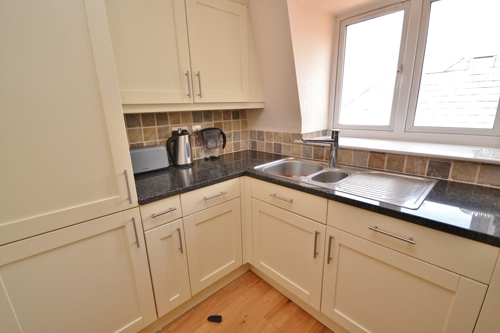 1 bedroom Ground Floor Flat to rent - Martyn Gerrard