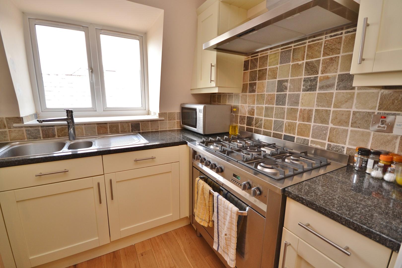 1 bedroom Ground Floor Flat to rent - Martyn Gerrard