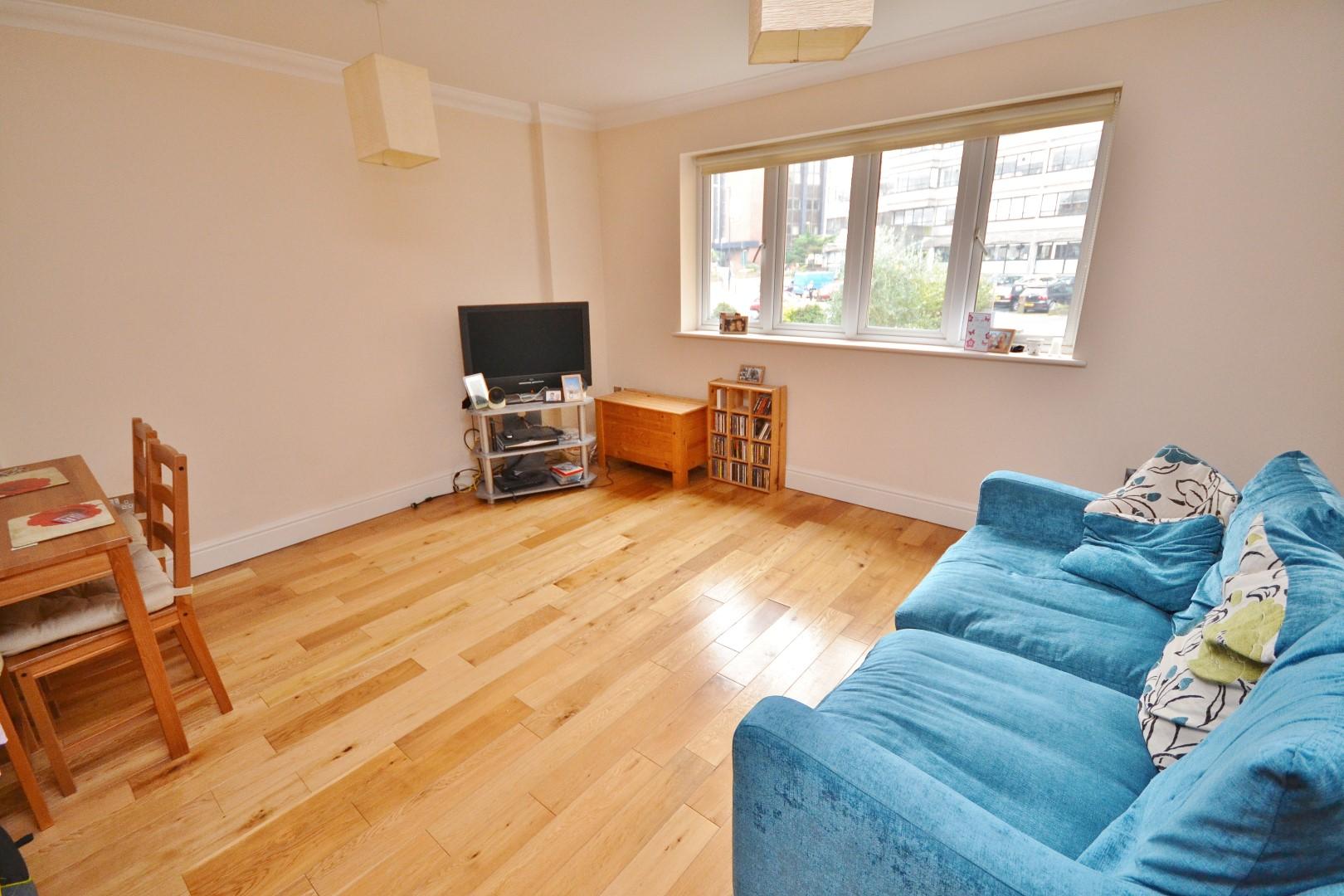1 bedroom Ground Floor Flat to rent - Martyn Gerrard