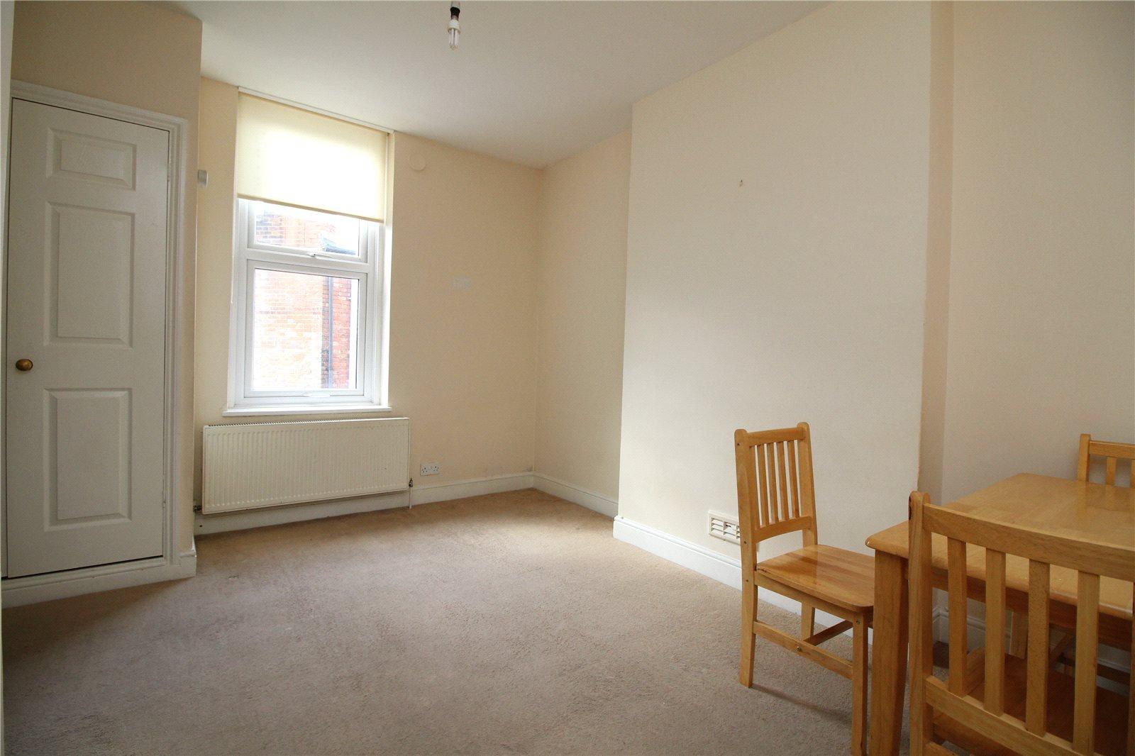 2 bedroom Apartment to rent - Martyn Gerrard