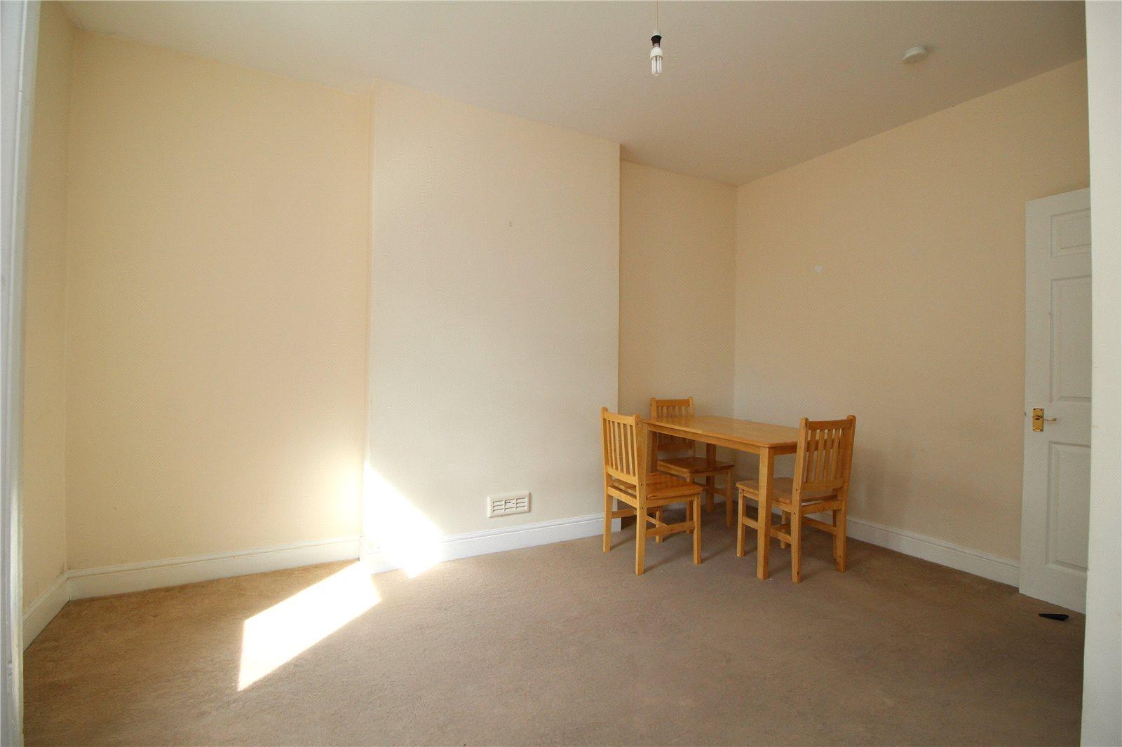 2 bedroom Apartment to rent + ' - Martyn Gerrard