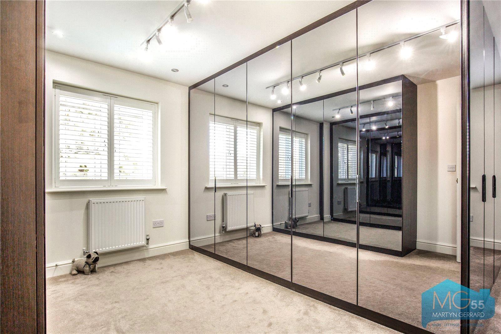 6 bedroom Detached House to rent - Martyn Gerrard